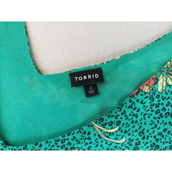 Torrid Womens Chiffon Double V Neck Sleeveless Blouse Size 2 Green Floral - Picture 3 of 10